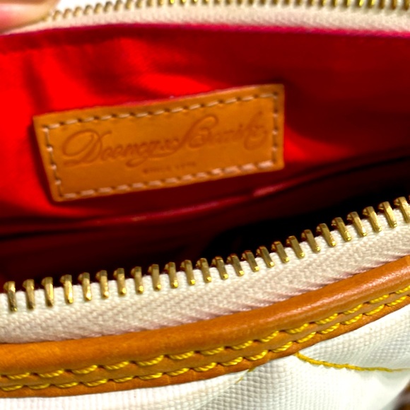 DOONEY & BOURKE Like NEW 💃🏻 Elegant White Quilted Handbag with Tan Accents - Picture 5 of 9